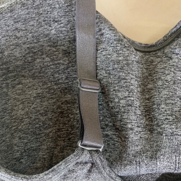 Puma Women's Seamless Sports Bra Removable Cups Grey size Large adjustable strap - Picture 10 of 10